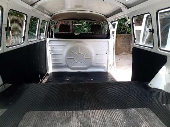 VOLKSWAGEN-KOMBI-1.6 LUXO 8V GASOLINA 3P MANUAL VOLKSWAGEN-KOMBI-1995