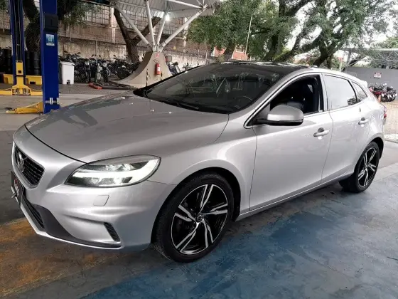 VOLVO V40 2.0 T5 R-DESIGN GASOLINA 4P AUTOMÁTICO