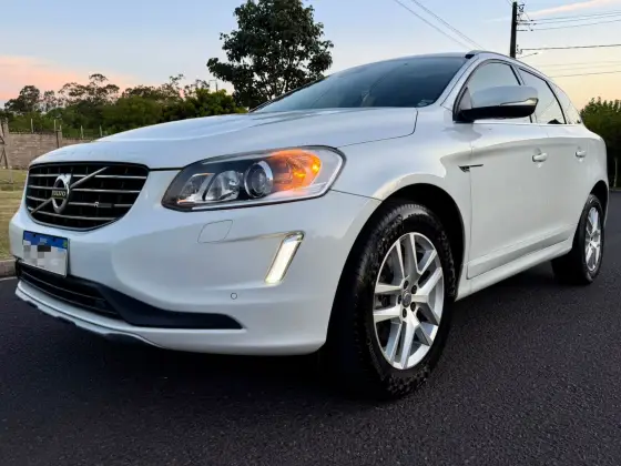 VOLVO XC60 2.0 T5 MOMENTUM GASOLINA 4P AUTOMÁTICO