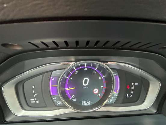 VOLVO-V60-2015