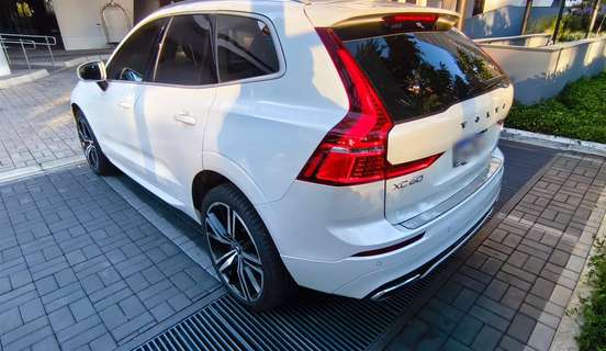 VOLVO-XC60-2017
