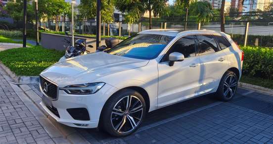 VOLVO-XC60-2017