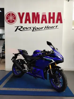 YAMAHA YZF R3 ABS CONNECTED YAMAHA YZF R3 ABS CONNECTED