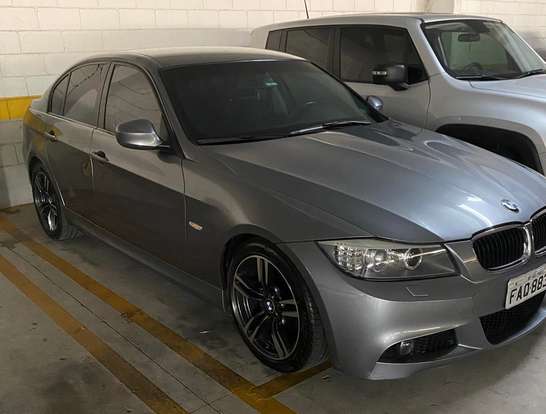 BMW-318i-2011