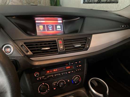BMW-X1-2011