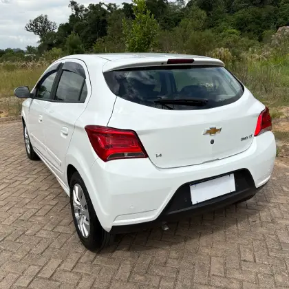 CHEVROLET ONIX 1.4 MPFI LT 8V FLEX 4P MANUAL CHEVROLET ONIX 1.4 MPFI LT 8V FLEX 4P MANUAL