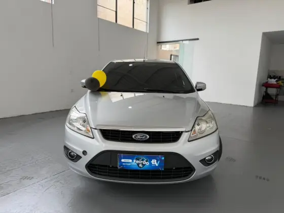 FORD FOCUS 2.0 GHIA 16V GASOLINA 4P MANUAL