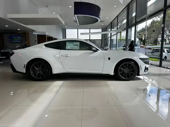 FORD-MUSTANG-2025