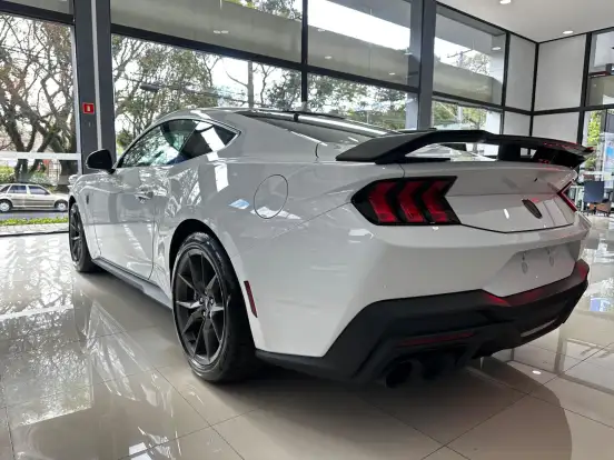 FORD-MUSTANG-2025