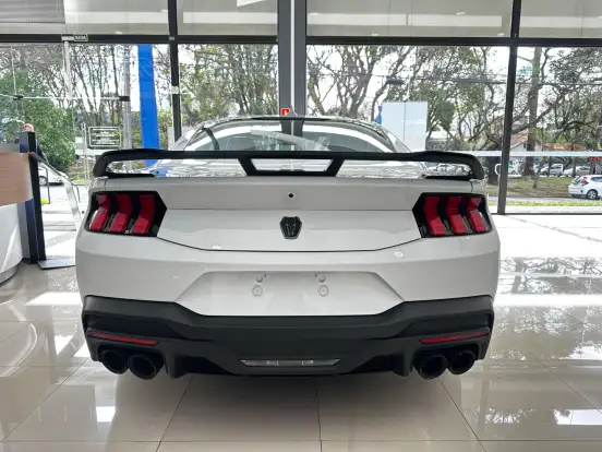 FORD-MUSTANG-2025