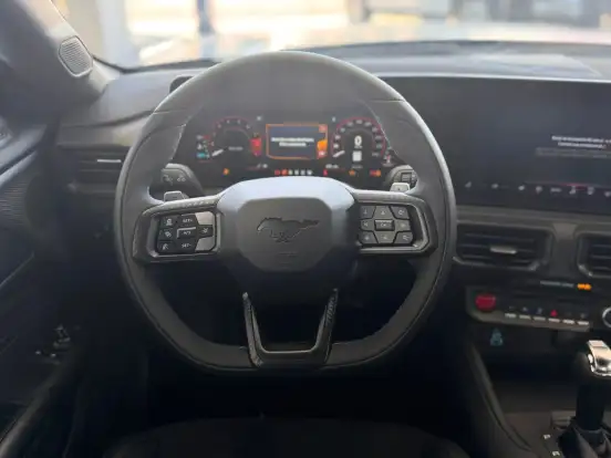 FORD-MUSTANG-2025