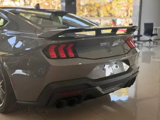 FORD-MUSTANG-2025