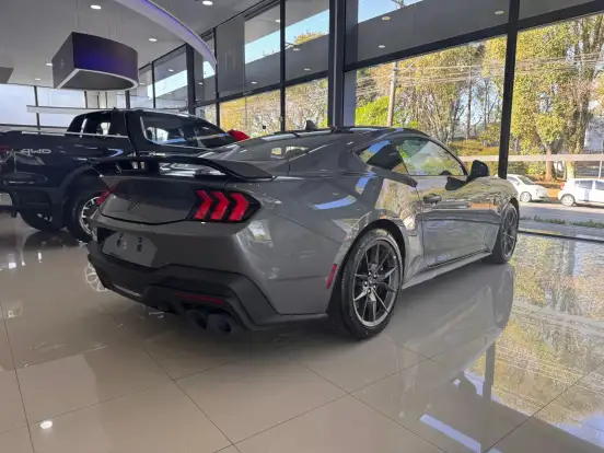 FORD-MUSTANG-2025