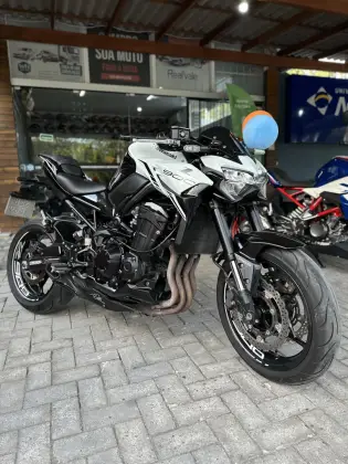 KAWASAKI Z900 