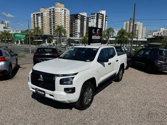 MITSUBISHI L200 TRITON 2.4 16V TURBO DIESEL SPORT HPE CD 4P 4X4 AUTOMÁTICO