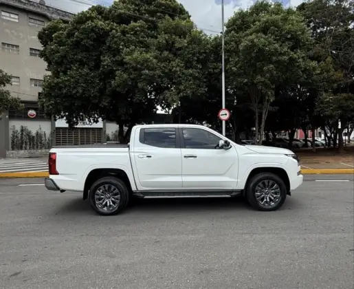 MITSUBISHI TRITON 2.4 BITURBO DIESEL CD HPE-S 4X4 AUTOMÁTICO MITSUBISHI TRITON 2.4 BITURBO DIESEL CD HPE-S 4X4 AUTOMÁTICO