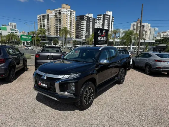 MITSUBISHI TRITON 2.4 BITURBO DIESEL CD HPE-S 4X4 AUTOMÁTICO