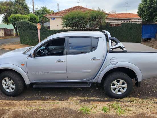 MITSUBISHI-L200 TRITON-3.5 HPE 4X4 CD V6 24V FLEX 4P AUTOMÁTICO MITSUBISHI-L200 TRITON-2011