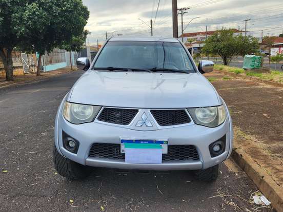 MITSUBISHI-L200 TRITON-3.5 HPE 4X4 CD V6 24V FLEX 4P AUTOMÁTICO MITSUBISHI-L200 TRITON-2011