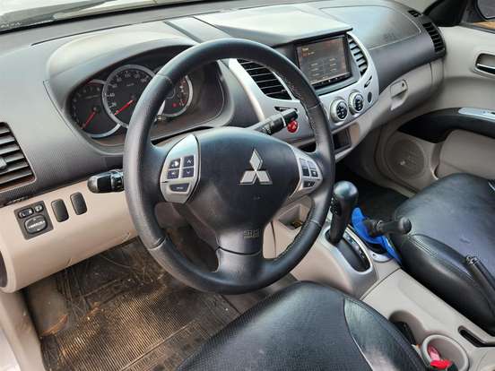 MITSUBISHI-L200 TRITON-3.5 HPE 4X4 CD V6 24V FLEX 4P AUTOMÁTICO MITSUBISHI-L200 TRITON-2011