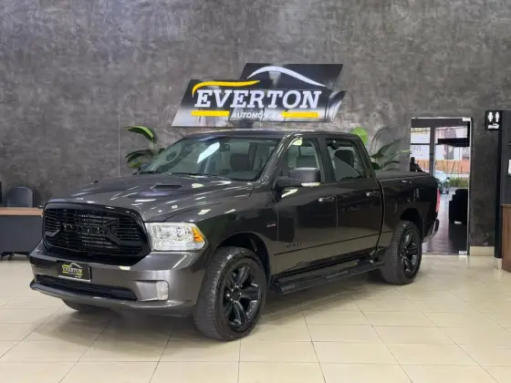 RAM CLASSIC 5.7 V8 GASOLINA LARAMIE CD 4X4 AUTOMÁTICO