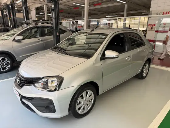 TOYOTA ETIOS 1.5 X PLUS SEDAN 16V FLEX 4P AUTOMÁTICO