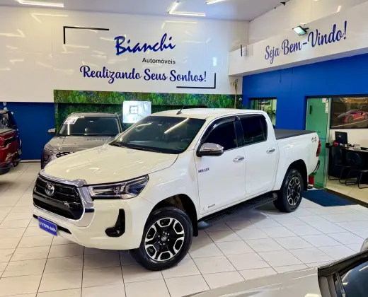 TOYOTA HILUX 2.8 D-4D TURBO DIESEL CD SRX 4X4 AUTOMÁTICO