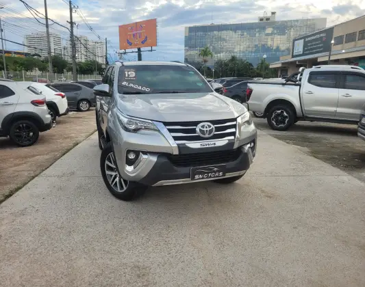 TOYOTA HILUX SW4 2.8 SRX 4X4 7 LUGARES 16V TURBO INTERCOOLER DIESEL 4P AUTOMÁTICO TOYOTA HILUX SW4 2.8 SRX 4X4 7 LUGARES 16V TURBO INTERCOOLER DIESEL 4P AUTOMÁTICO