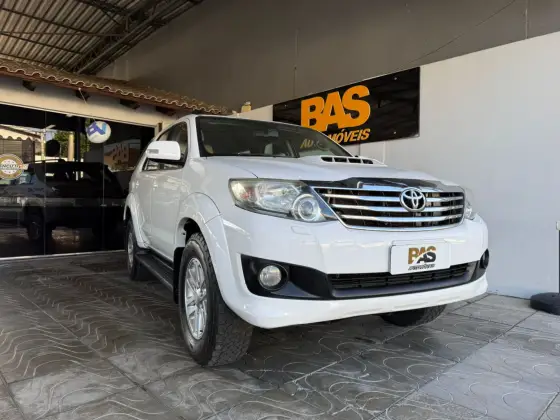 TOYOTA HILUX SW4 3.0 SRV 4X4 16V TURBO INTERCOOLER DIESEL 4P AUTOMÁTICO