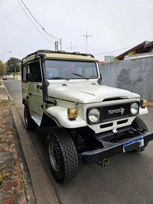 TOYOTA BANDEIRANTE 3.7 BJ50LV 4X4 TETO RIGIDO DIESEL 2P MANUAL