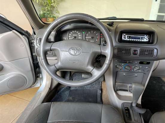 TOYOTA-COROLLA-2001