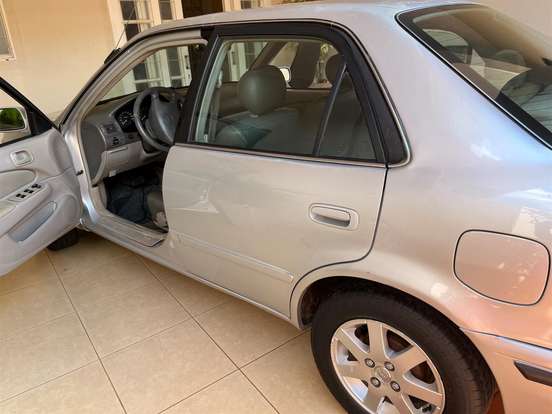 TOYOTA-COROLLA-2001