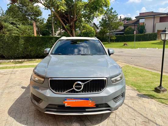 VOLVO-XC40-2019