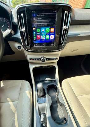 VOLVO-XC40-2019