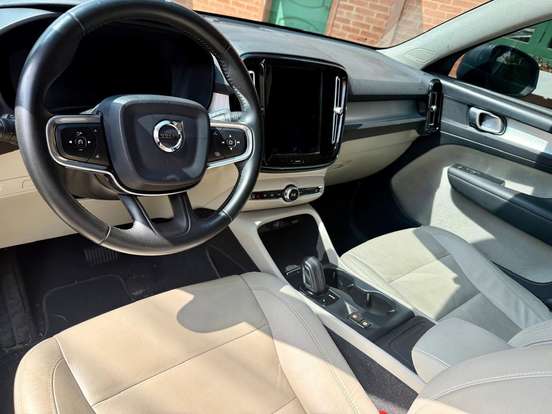 VOLVO-XC40-2.0 T5 GASOLINA MOMENTUM AWD GEARTRONIC VOLVO-XC40-2019