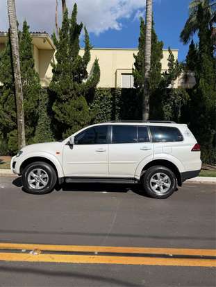 MITSUBISHI-PAJERO-2017