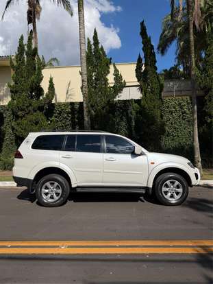 MITSUBISHI-PAJERO-2017