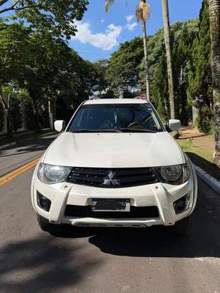 MITSUBISHI-PAJERO-2017