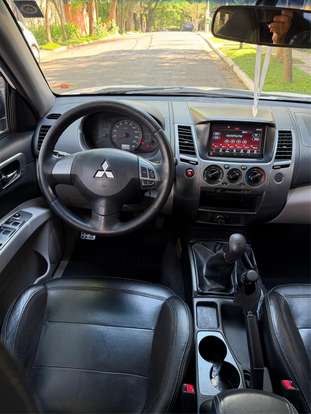 MITSUBISHI-PAJERO-2017