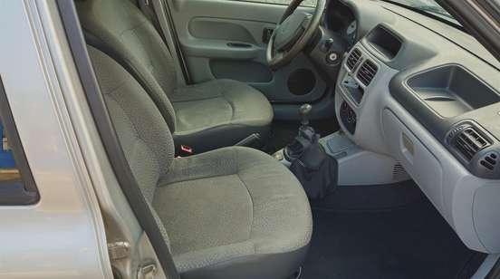 RENAULT-CLIO-2010