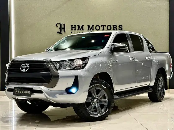 TOYOTA HILUX 2.8 D-4D TURBO DIESEL CD SR 4X4 AUTOMÁTICO TOYOTA HILUX 2.8 D-4D TURBO DIESEL CD SR 4X4 AUTOMÁTICO