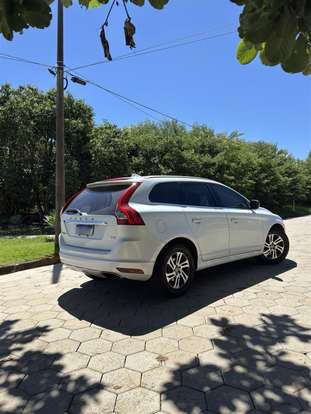 VOLVO-XC60-2015