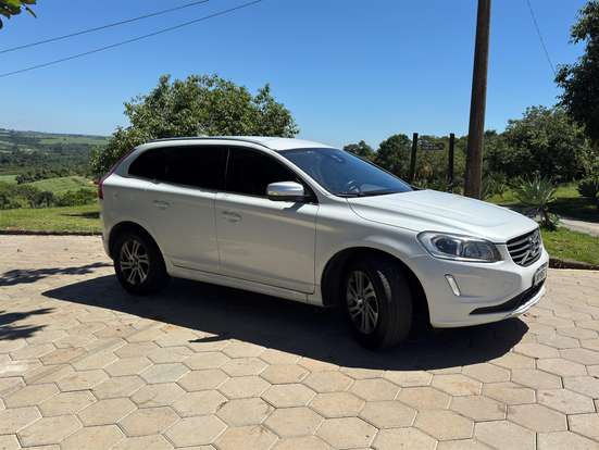 VOLVO-XC60-2015