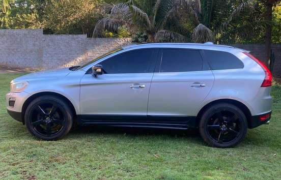 VOLVO-XC60-2011