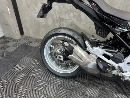 BMW-F 900 R SPORT-2023