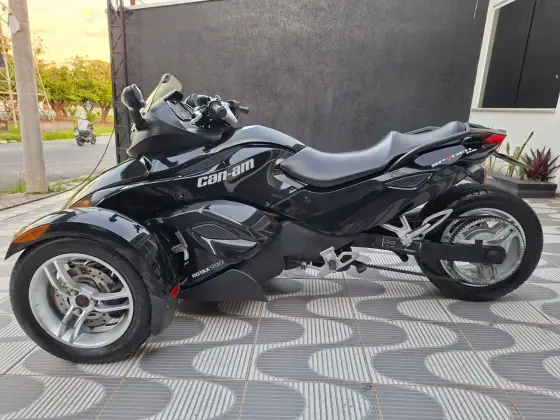 CAN-AM SPYDER RS 