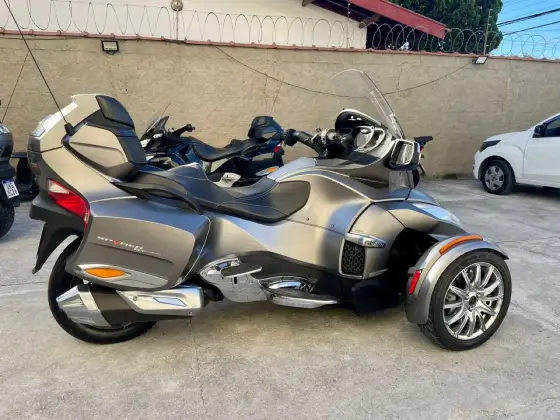 CAN-AM SPYDER RT LIMITED 