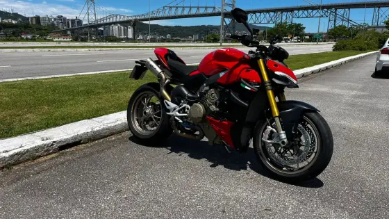 DUCATI STREETFIGHTER V4 S DUCATI STREETFIGHTER V4 S