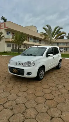 FIAT UNO 1.0 VIVACE 8V FLEX 4P MANUAL FIAT UNO 1.0 VIVACE 8V FLEX 4P MANUAL