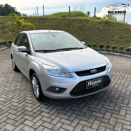 FORD FOCUS 2.0 GLX SEDAN 16V FLEX 4P MANUAL